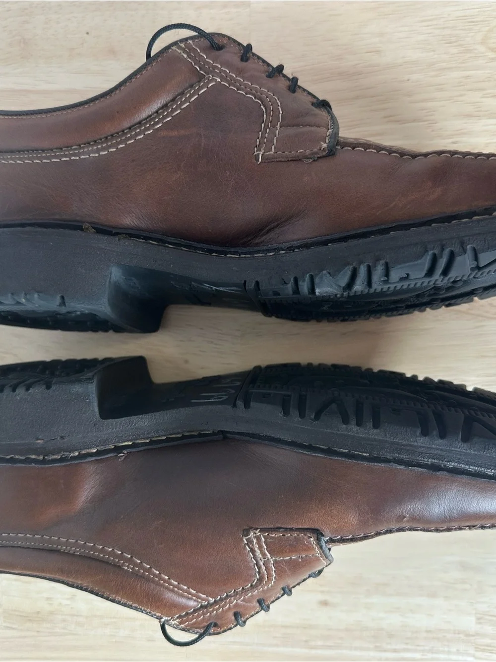 Allen Edmonds Brown Leather Derby Shoes with Black Laces